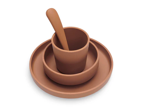 [434604] EETSET, caramel, bruin, uni, siliconen, 4 delig: plat bord, kom, lepel, drinkbeker, Kinderserviesset, 2022