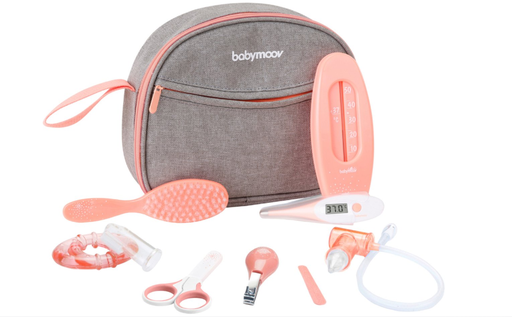 [341683] VERZORGINGSSET, 9 delig, peach, in etui, borstel/nagelsch/nagelkn/vijl/bijring/ tandenb/koortstherm/badtherm/neuspomp