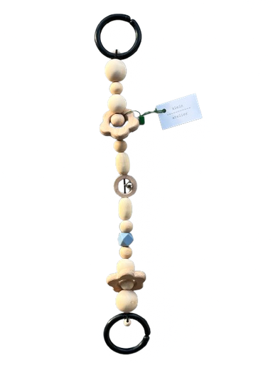 [546316] Klein Atelier | Wagenspanner met Belletje Houten Kralen/Bloem Powder Blue Blauw 36cm