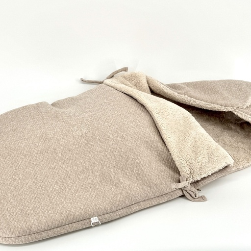 [550382] Living Nature | Maxicosy model winter losange camel met superzachte teddy met openingen achteraan