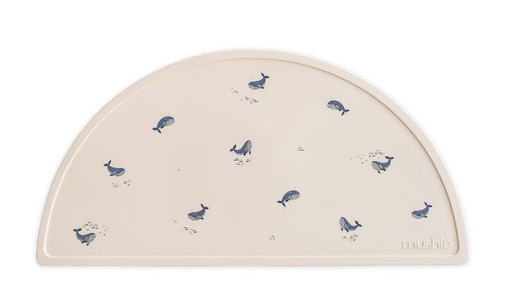 [452101] PLACEMAT, whales, blauw/ecru, all over walvis print, halfrond, silicone, waterafstotend, 1 stuk(s)